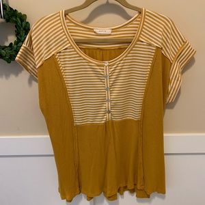 Entro Gold/Yellow Striped Short Sleeve Scoop Neck Top Size Medium